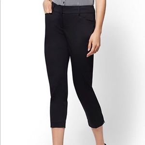 New York & Co black crop straight leg pants Sz 8